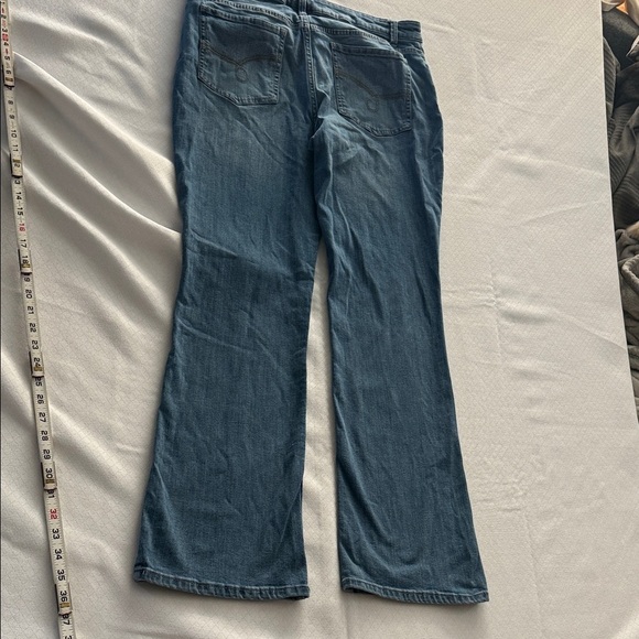 Riders by Lee Classic Blue Women's Denim Jeans. Size 16 - Picture 7 of 8
